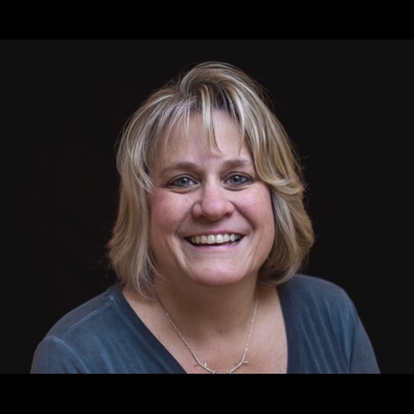 Meet your Posher, April - Picture 1 of 1